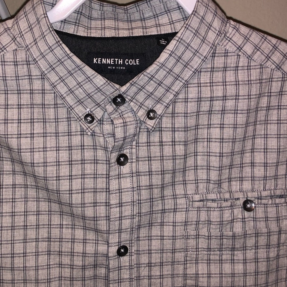 Kenneth Cole Button Down - Large